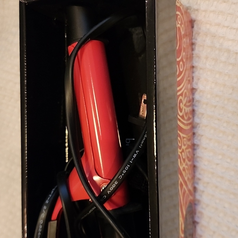 Caj Beauty Proffesional Oval Volumnator Iron 1.5" Barrel.